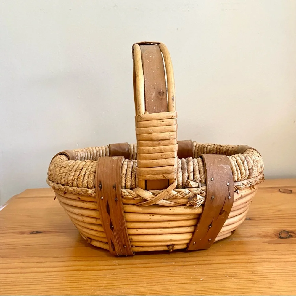 Vintage Wood Basket Oval Handmade Natural materials Rustic Cottage
